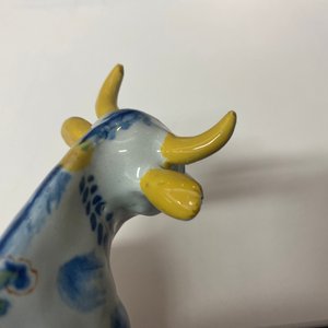 Een polychrome Delftse botervloot met een koe op het deksel, 18e eeuw — foto 11