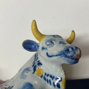Een polychrome Delftse botervloot met een koe op het deksel, 18e eeuw — foto 8