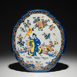 Een polychrome Delftse chinoiserie plaquette, 18e eeuw — foto 1