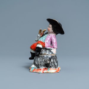 Een polychrome Delftse dekseldoos in de vorm van een jongen op een geit, 18e eeuw — foto 4