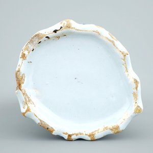 Een polychrome Delftse dekselkan in de vorm van een aap, 18e eeuw — foto 6