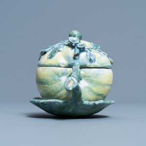 Een polychrome Delftse dekselterrine in de vorm van een appel, 18e eeuw — foto 4