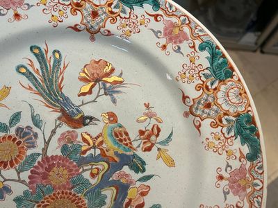 Een polychrome Delftse doré Kakiemon-stijl schotel, 18e eeuw — foto 2