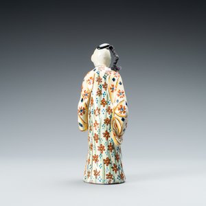 Een polychrome Delftse figuur van een Chinees, ca. 1800 — foto 4