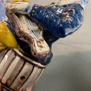 Een polychrome Delftse figuur van een draailierspeler, 18e eeuw — foto 12