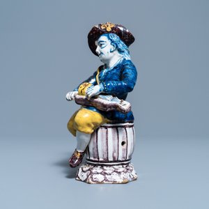 Een polychrome Delftse figuur van een draailierspeler, 18e eeuw — foto 4