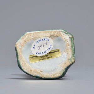 Een polychrome Delftse figuur van een draailierspeler, 18e eeuw — foto 6