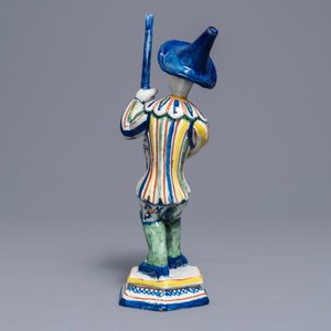 Een polychrome Delftse figuur van een gondelier uit de Commedia dell'arte, 18e eeuw — foto 4