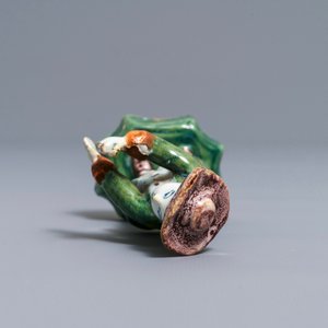 Een polychrome Delftse figuur van een jongeman met hoed, 18e eeuw — foto 7