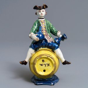 Een polychrome Delftse figuur van een man op een ton, 18e eeuw — foto 2