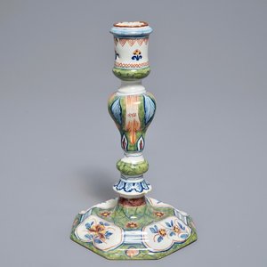 Een polychrome Delftse kandelaar, 18e eeuw — foto 1