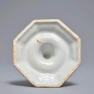 Een polychrome Delftse kandelaar, 18e eeuw — foto 6