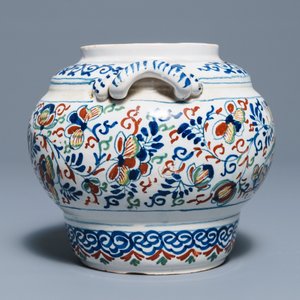 Een polychrome Delftse kasjmier palet pot met getorste oren, Engeland, 1e kwart 18e eeuw — foto 2