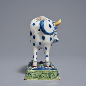Een polychrome Delftse koe op basis met kikkers, 18e — foto 4
