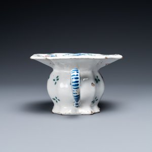 Een polychrome Delftse kwispedoor, 18e eeuw — foto 3
