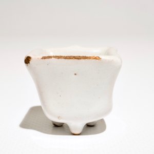 Een polychrome Delftse miniatuur stoof met test, 18e eeuw — foto 9