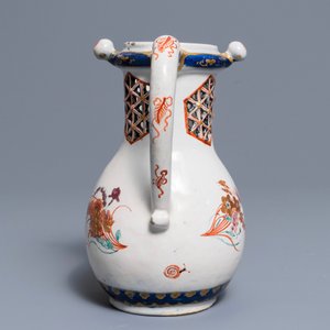 Een polychrome Delftse petit feu en vergulde puzzelkan met insecten en bloemen, 1e helft 18e eeuw — foto 2