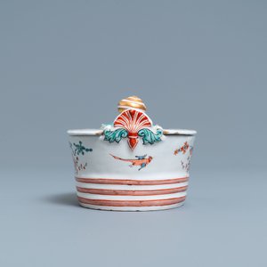 Een polychrome Delftse petit feu Kakiemon-stijl botervloot met een slak, 18e eeuw — foto 3
