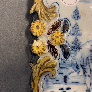 Een polychrome Delftse plaquette met een valkenjacht op reigers, 18e eeuw — foto 9