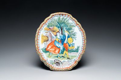 Een polychrome Delftse plaquette met pastoraal decor, 18/19e eeuw