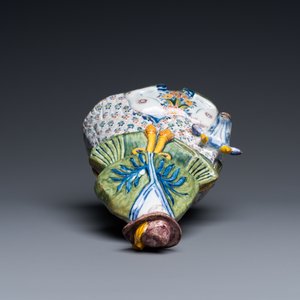 Een polychrome Delftse tafelbel in de vorm van een dame op een koe, 18e eeuw — foto 7