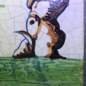 Een polychrome Delftse tegel met een Triton en een zeemeermin, Rotterdam, 1e kwart 17e eeuw — foto 10