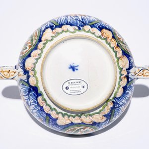 Een polychrome Delftse terrine met bliksemdecor, ca. 1700 — foto 7