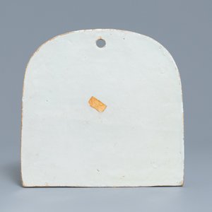 Een polychrome Delftse trompe l'oeil plaquette met een vogelkooi, 18e eeuw — foto 2