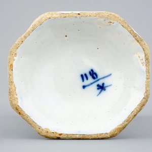 Een polychrome Delftse vaas met portret van Willem V, Prins van Oranje, 18e eeuw — foto 6