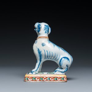 Een polychrome Delftse zittende hond op basis, 18e eeuw — foto 4
