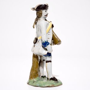 Een polychrome figuur van een soldaat, Brussel of Noord-Frankrijk, 18e eeuw — foto 4
