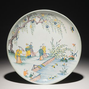 Een polychrome Franse chinoiserie schotel, Sinceny, 18e eeuw — foto 1