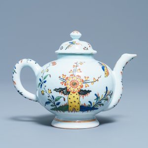 Een polychrome Franse faience theepot, Sinceny, 18e eeuw — foto 4