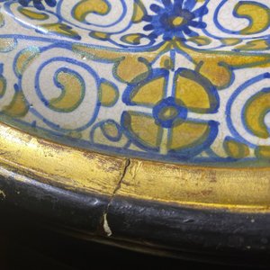 Een polychrome Italiaanse majolica schotel met lusterglazuur, Deruta, 2e helft 16e eeuw — foto 6
