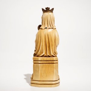 Een polychrome ivoren Madonna met kind, wellicht Dieppe, 19e eeuw — foto 3