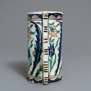 Een polychrome Iznik pul, Turkije, 17e eeuw — foto 4