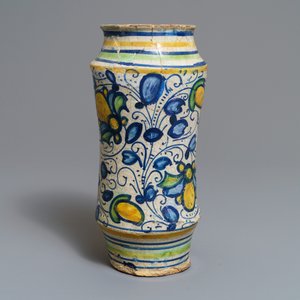 Een polychrome majolica albarello met 'a foglie' decor, Lyon of Montpellier, 16e eeuw — foto 3