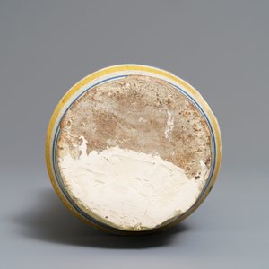 Een polychrome majolica albarello met 'a foglie' decor, Lyon of Montpellier, 16e eeuw — foto 6