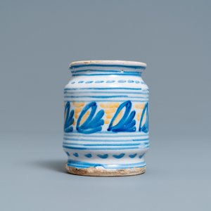 Een polychrome majolica zalfpot, Noordelijke Nederlanden, ca. 1600 — foto 3