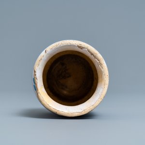 Een polychrome majolica zalfpot, Noordelijke Nederlanden, ca. 1600 — foto 6