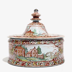 Een polychrome petit feu Delftse tabaksdoos met fijne landschapsdecors, 18e eeuw — foto 4