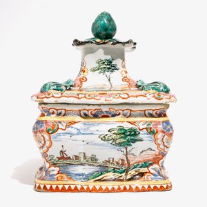 Een polychrome petit feu Delftse tabaksdoos met fijne landschapsdecors, 18e eeuw — foto 5