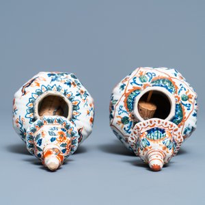 Een polychrome petit feu en vergulde Delftse dekselvaas, een muiltje en een paar kasjmier palet dekselvaasjes, 18/19e eeuw — foto 11