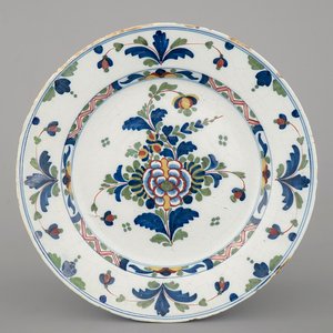 Een polychrome schotel in Engelse Delftware, Londen, 18e eeuw — foto 1