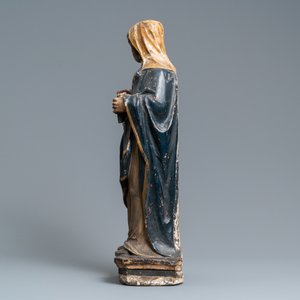 Een polychrome stenen figuur van Sint Appolonia van Alexandrië, ca. 1540 — foto 5