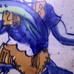 Een polychrome tegel met een Romeinse soldaat, Rotterdam, 1e kwart 17e eeuw — foto 5