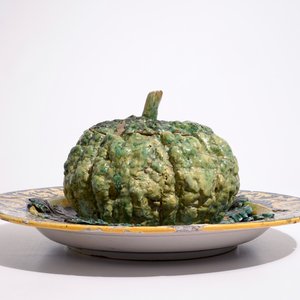 Een polychrome trompe l'oeil terrine in de vorm van een kool op onderschotel, Italië, 18/19e eeuw — foto 7