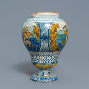 Een polychrome vaas met zeewezens in Franse faïence, Nevers, 18e eeuw — foto 4