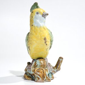 Een polychroom model van een vogel op tak, Frankrijk of Delft, 18/19e eeuw — foto 3