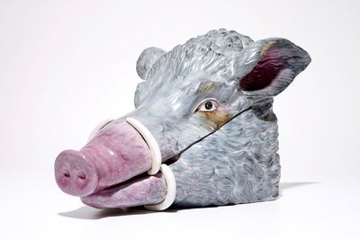 Een porseleinen terrine in de vorm van de kop van een everzwijn, Duitsland, 20e eeuw